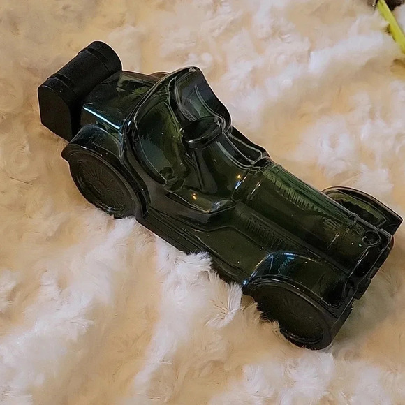 🌴3/$15🌴 Vintage Avon Straight Eight bottle Car - Picture 1 of 10